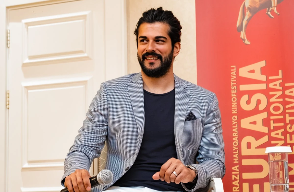 Burak Ozcivit gave his farewell to young actors